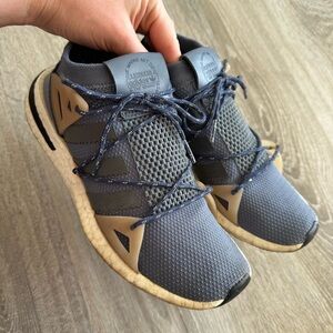 Adidas sneakers size 8,5